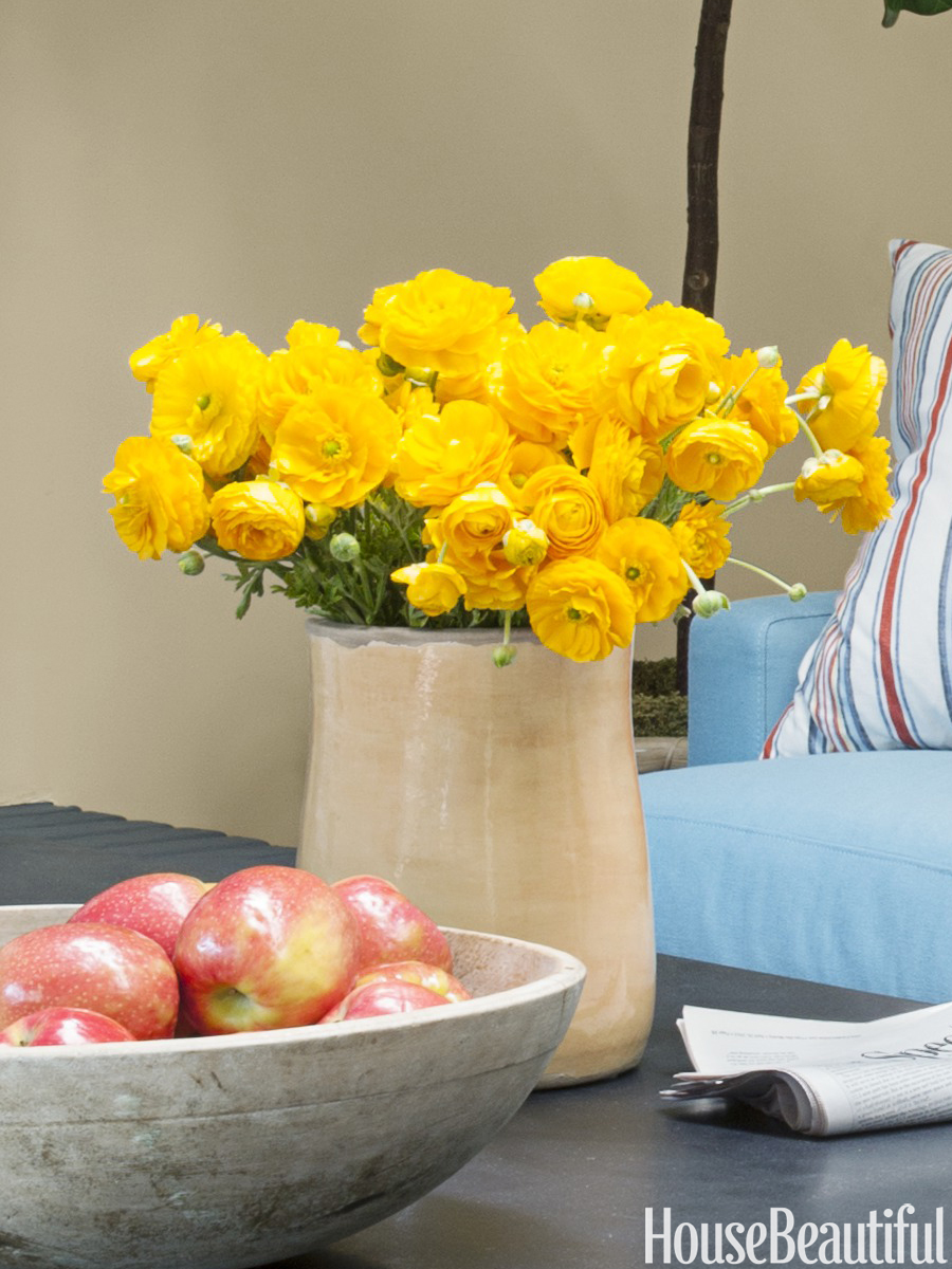 10 Creative Ways to Add Spring Flowers to Your Home Design