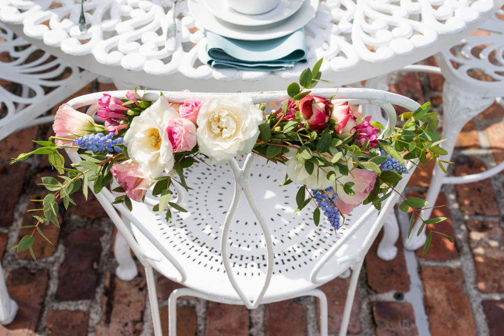 10 Creative Ways to Add Spring Flowers to Your Home Design
