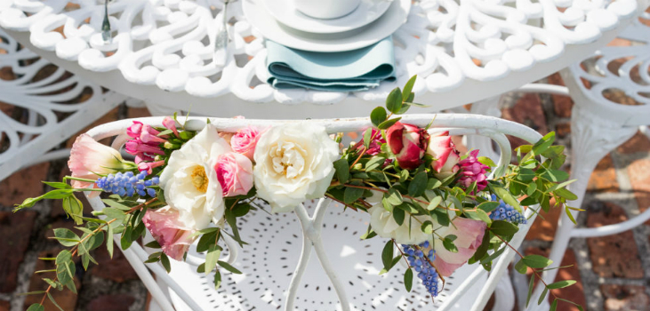 10 Creative Ways to Add Spring Flowers to Your Home Design