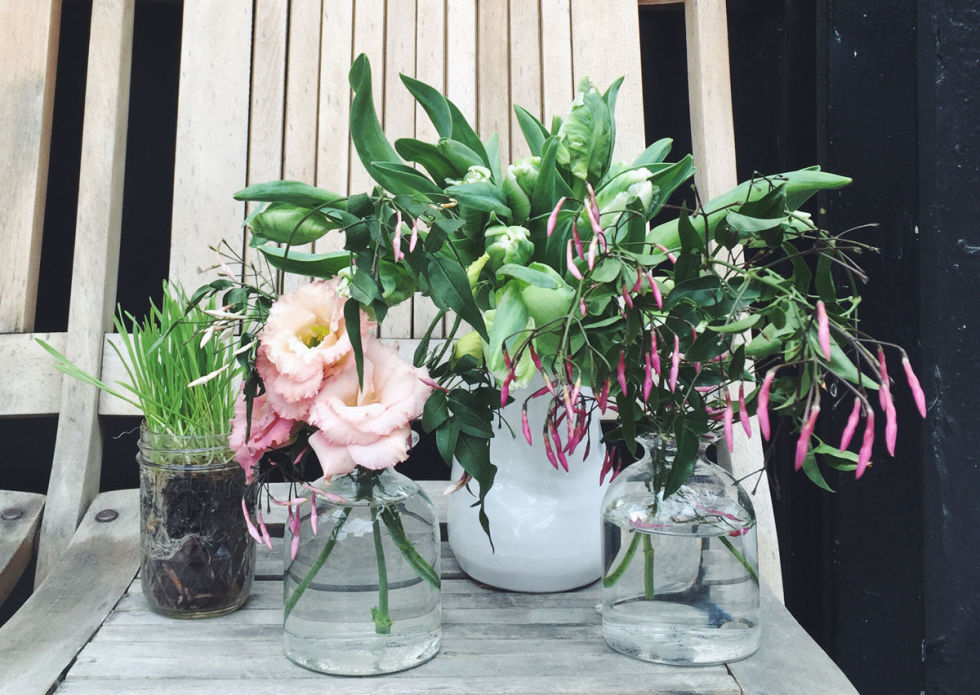 10 Creative Ways to Add Spring Flowers to Your Home Design