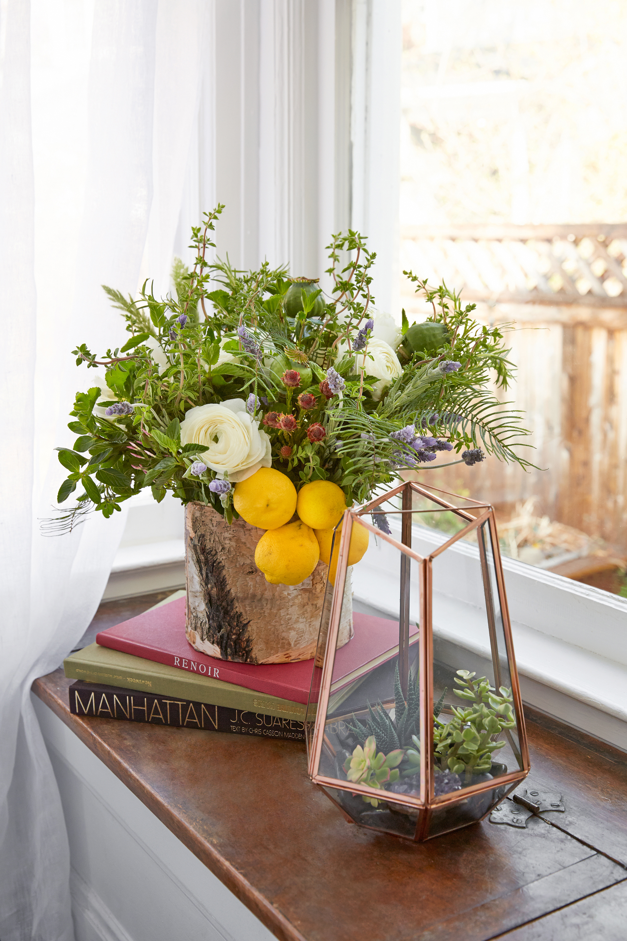 10 Creative Ways to Add Spring Flowers to Your Home Design