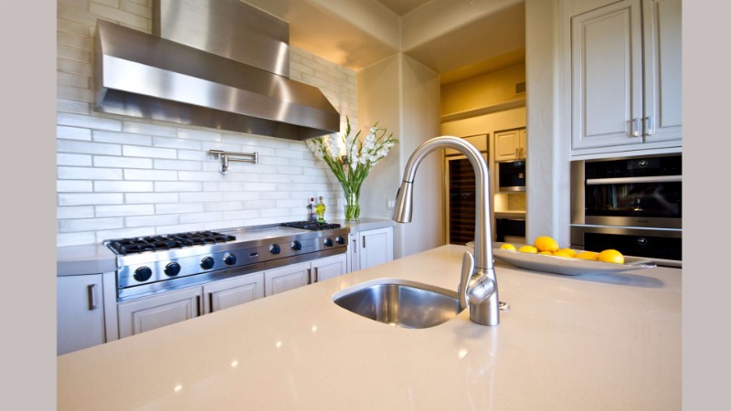BEFORE AND AFTER BE MESMERIZED BY THIS KITCHEN REVAMP