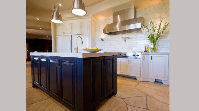 BEFORE AND AFTER BE MESMERIZED BY THIS KITCHEN REVAMP