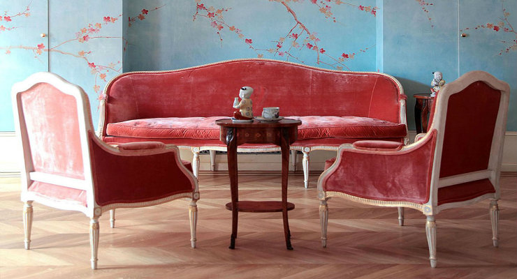 Home Design Ideas Using Antique Furniture Pieces