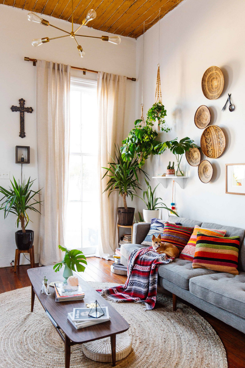 How A Mid-Century Chandelier Can Elevate Your Living Room Decor_5